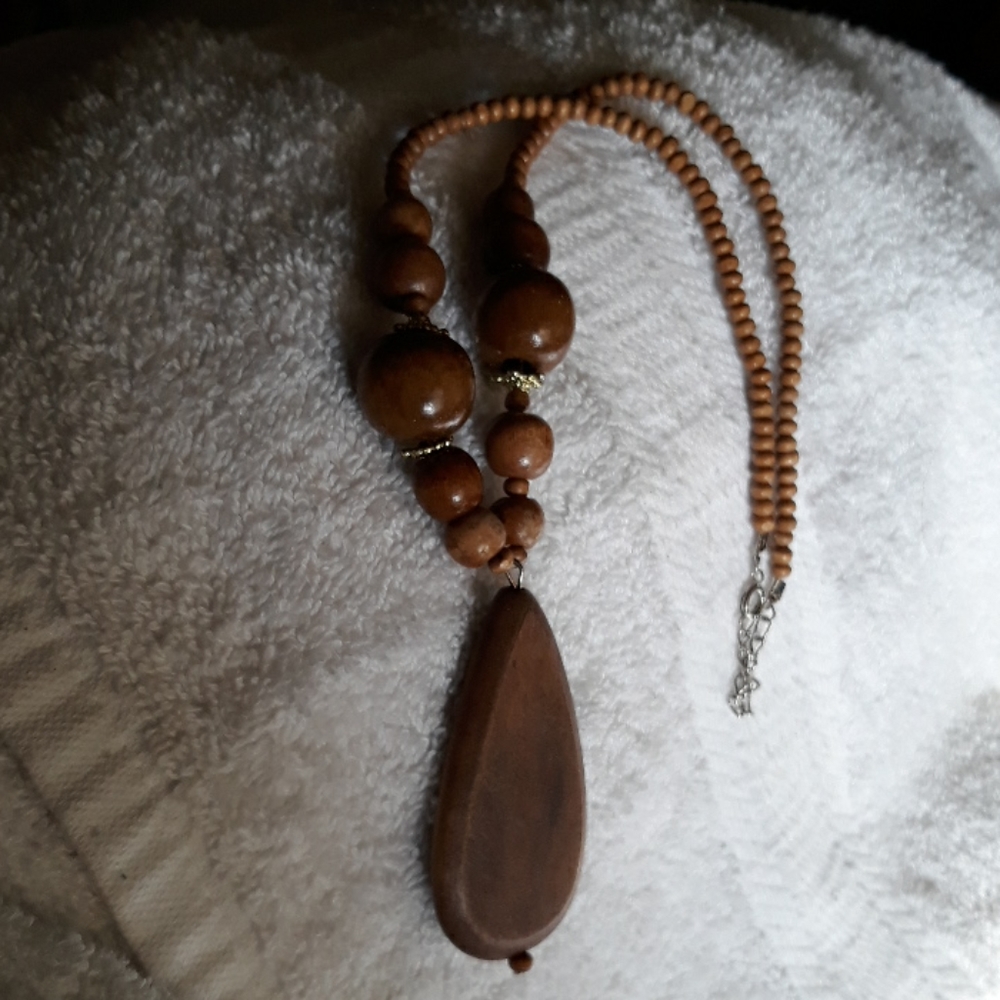 Brown wooden bead necklace - Picture 2 of 3